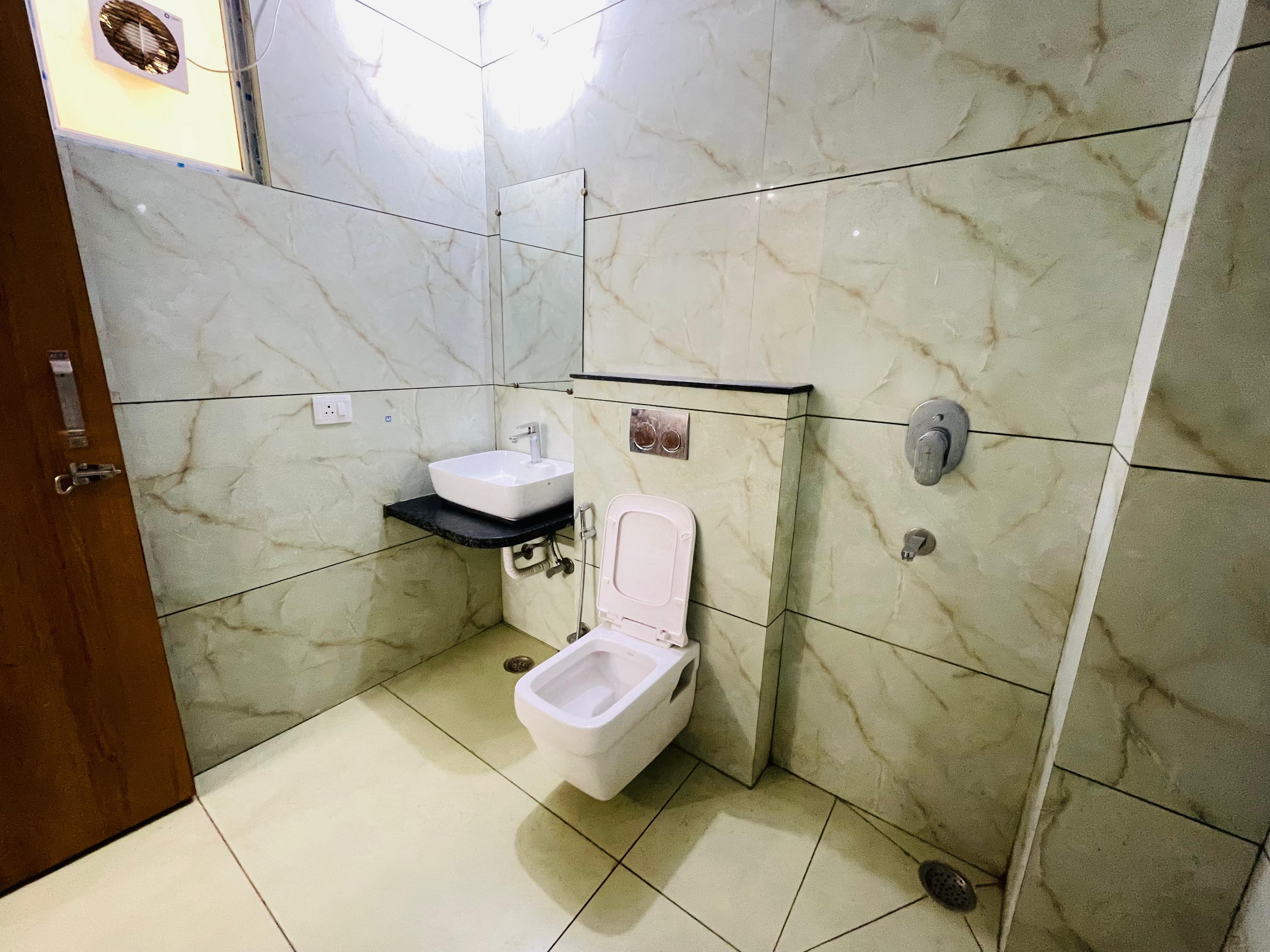 Crystal Living Girls Hostel — media 2