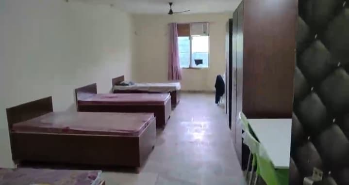 Boys Hostel-3seater — media 1